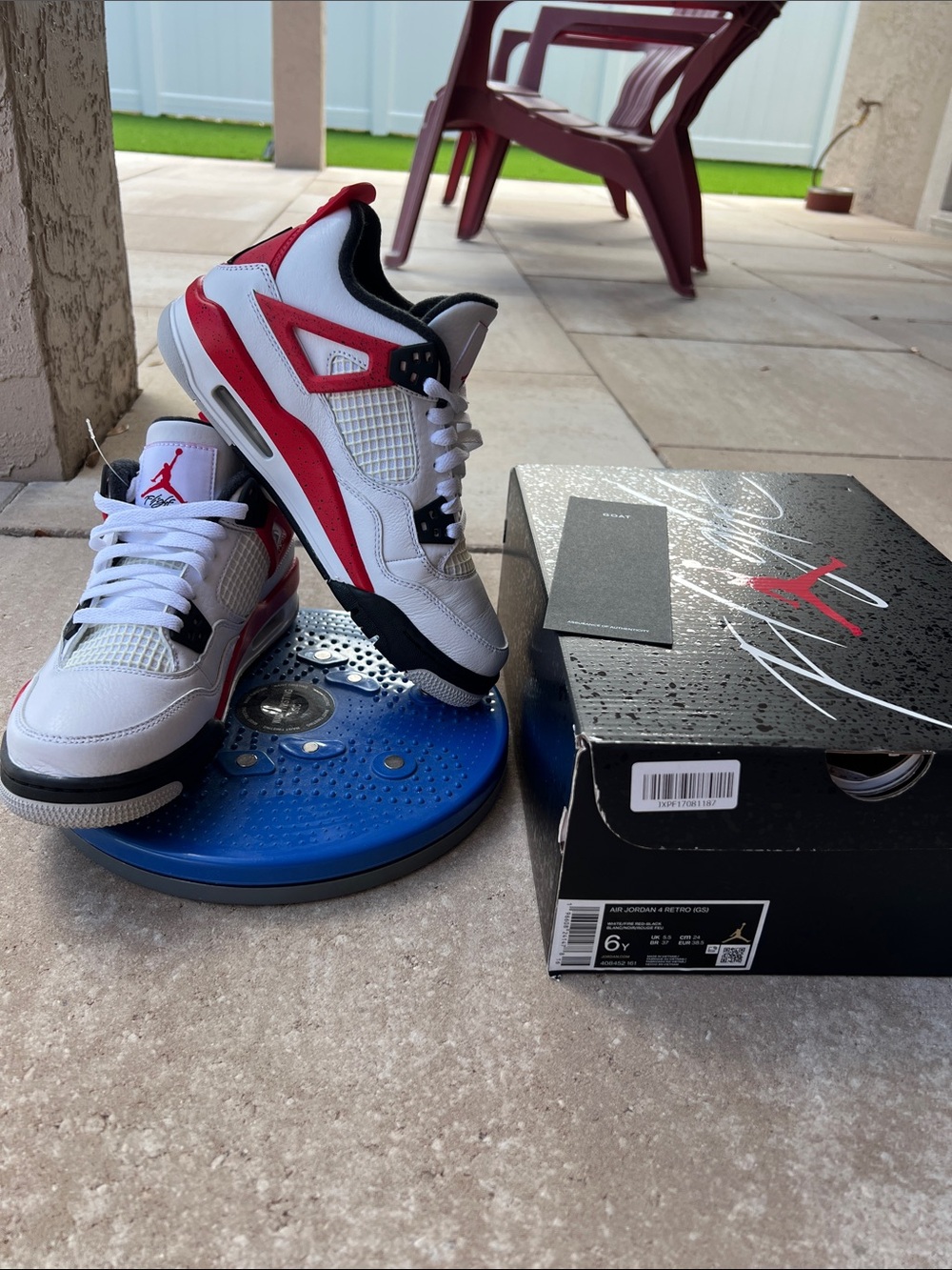 Air Jordan 4 Retro (GS)  White/Fire Red-Blk - Size 6Y  408452 161